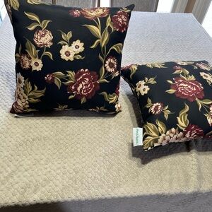 Floral Accent Pillow Set in Black and Red